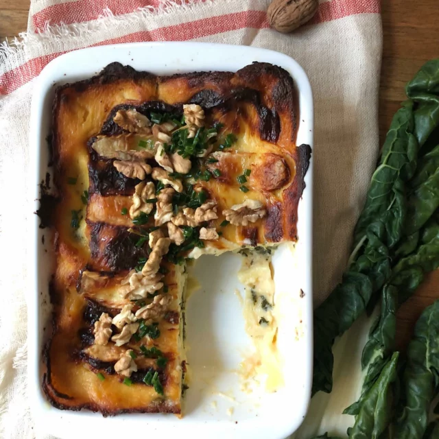 🥬 Belle découverte ce gratin de Blettes & fromage de brebis 🥬 
D'abord préparé la veille puis mis au four 35 minutes avant la pause déj. un délice 😋
La recette vous tente 😉 ? .
.
.
.
.
.
#safrangourmand #foodphotography #foods #food #foodie #foodies #foodporn #foodstagram #igfood #instafood #homemade #instafood #blogger #foodstyling #eeeeeats #tarte #foodpics #foodfeed #food52 #beautifulcuisines #photoculinaire #foodblogger #photoftheday #instagram #tart #foodblogger #feedfeed #blettes #gratinauxblettes #recipe #gratin