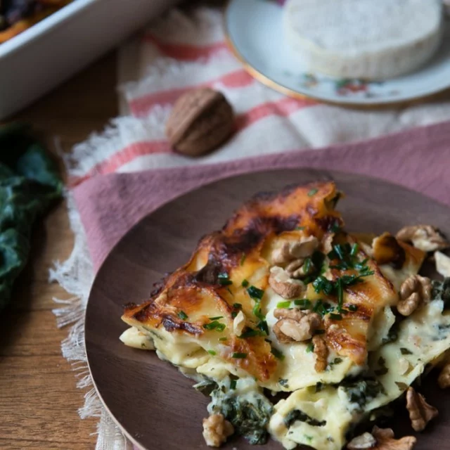 Comme promis la recette des Lasagnes aux Blettes est disponibe sur le blog. 
Bonne soirée 🥬 ! .
.
.
.
.
#safrangourmand #foodphotography #foods #food #foodie #foodies #foodporn #foodstagram #igfood #instafood #homemade #instafood #blogger #foodstyling #eeeeeats #tarte #foodpics #foodfeed #food52 #beautifulcuisines #photoculinaire #foodblogger #photoftheday #instagram #tart #foodblogger #feedfeed #blettes #gratinauxblettes #recipe #gratin